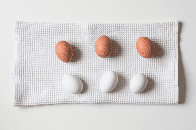 an image of differently colored eggs signaling different A/B test ideas for a client’s project.