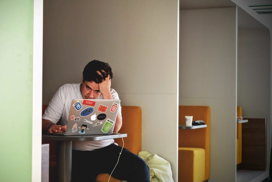 an image of a frustrated web visitor leaving an eCommerce website.